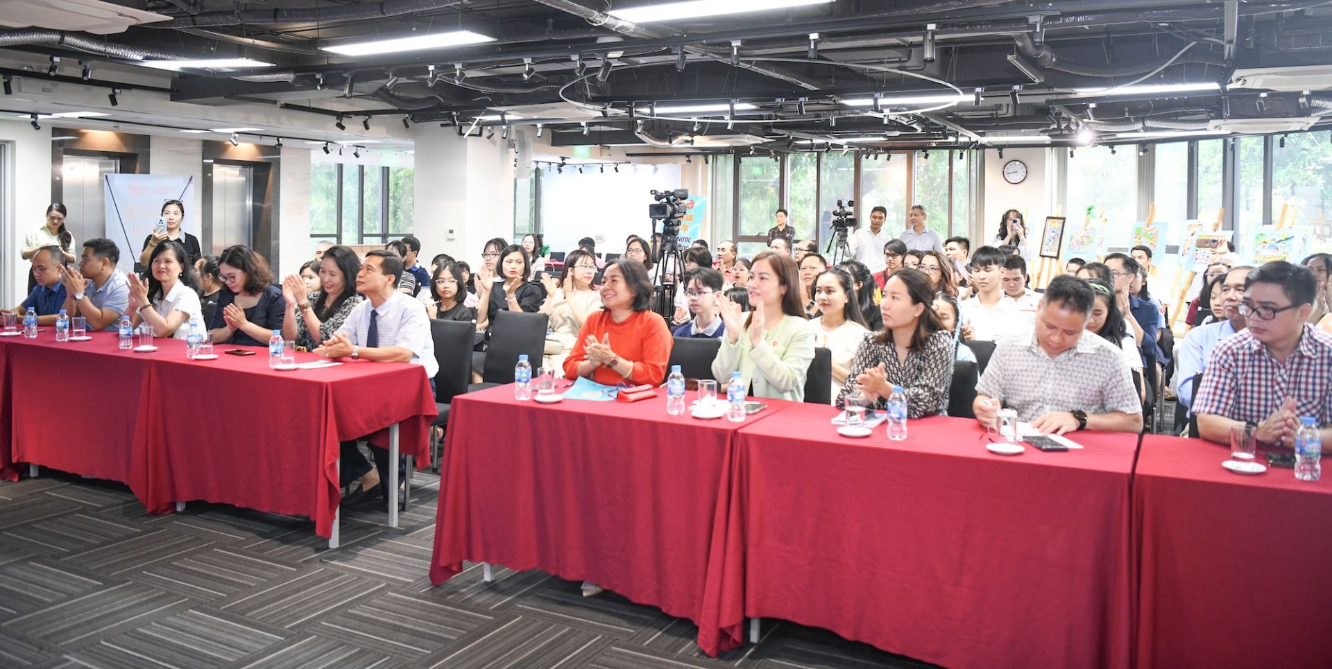 Quảng cảnh Lễ trao giải cuộc thi 