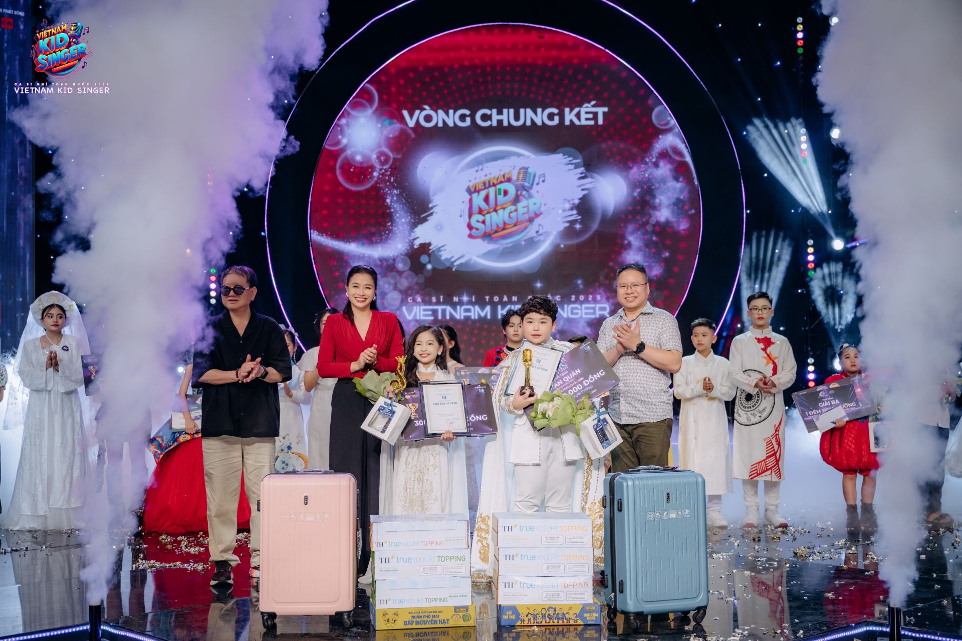 Hai danh hiệu Quán quân đã thuộc về ca sĩ nhí Dương Đức Hải và Nguyễn Thanh Ngọc Hai danh hiệu Quán quân đã thuộc về ca sĩ nhí Dương Đức Hải và Nguyễn Thanh Ngọc