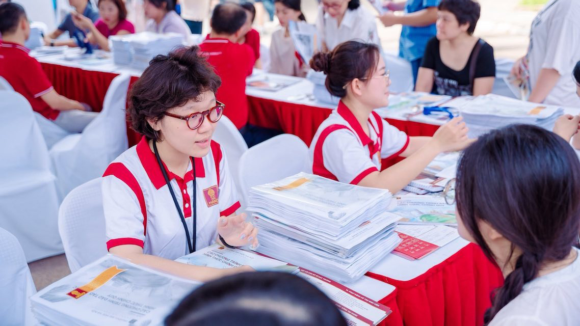 Infographic: Thống kê nhanh số lượng đăng ký, lịch nộp lệ phí online xét tuyển đại học