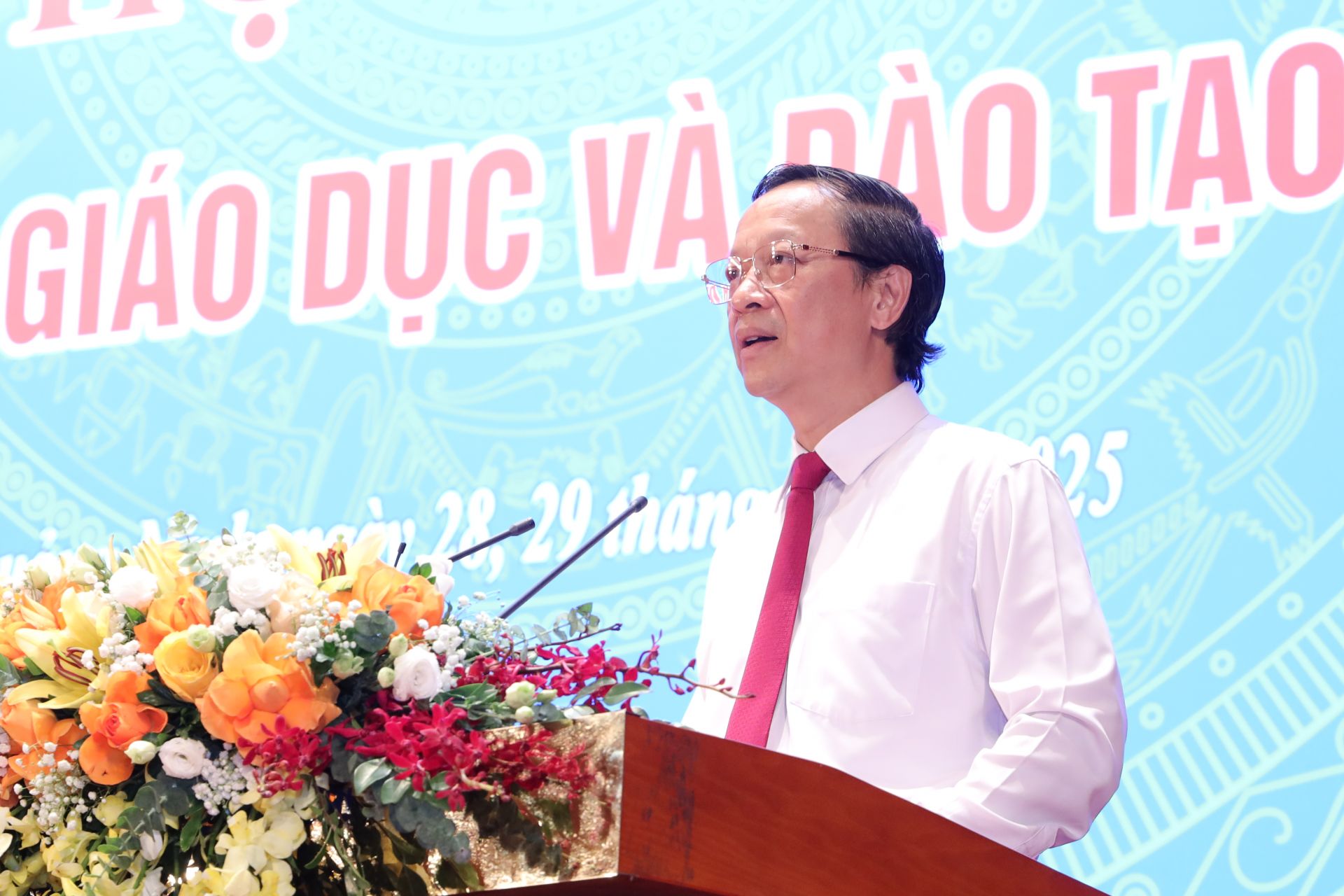 Thứ trưởng Phạm Ngọc Thưởng phát biểu tại hội nghị
