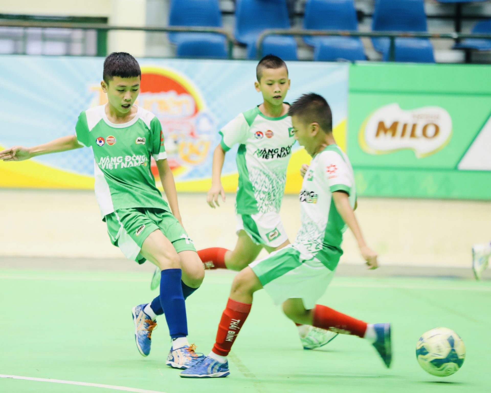 U11 Bắc Ninh (xanh lá) đánh bại U11 Thái Bình 3-1 tại tứ kết 3 U11 Bắc Ninh (xanh lá) đánh bại U11 Thái Bình 3-1 tại tứ kết 3
