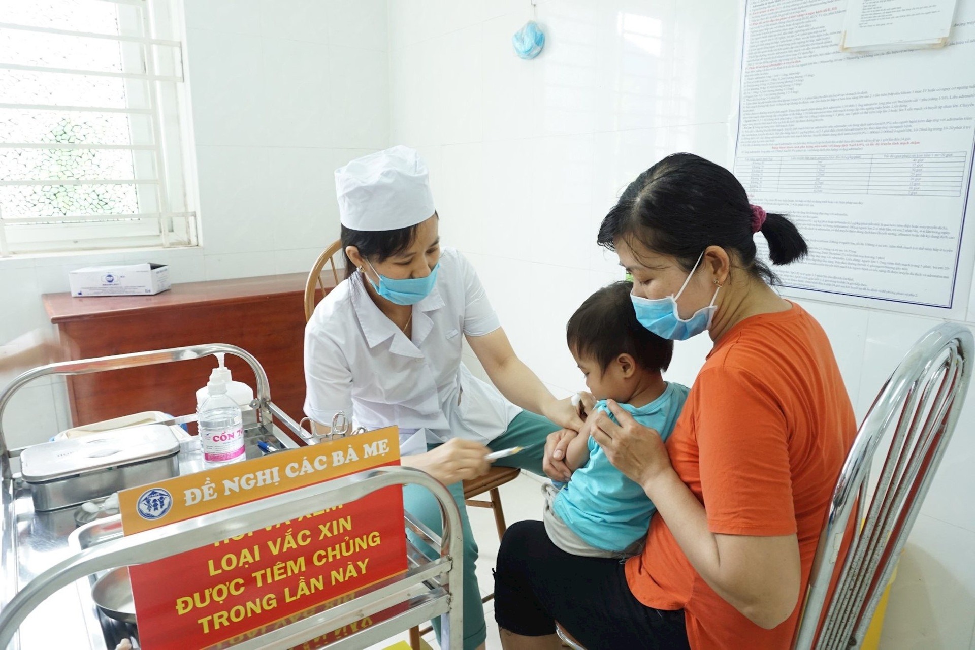 Số lượng trẻ em được tiêm vắc-xin tại Việt Nam tăng mạnh Số lượng trẻ em được tiêm vắc-xin tại Việt Nam tăng mạnh