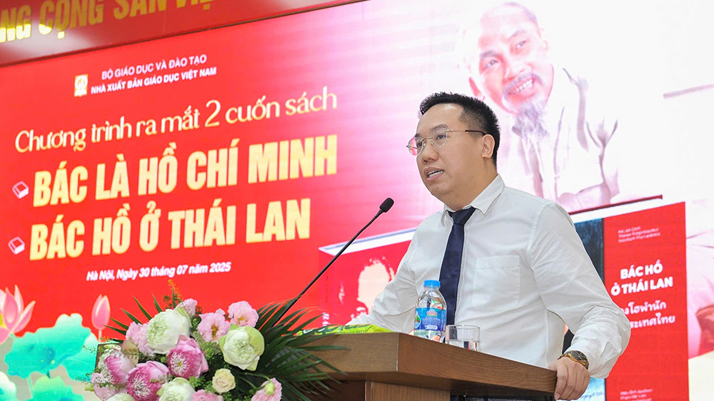 Cục trưởng Cục Xuất bản, In và Phát hành Bộ Văn hóa, Thể thao và Du lịch chia sẻ tại sự kiện Cục trưởng Cục Xuất bản, In và Phát hành Bộ Văn hóa, Thể thao và Du lịch chia sẻ tại sự kiện