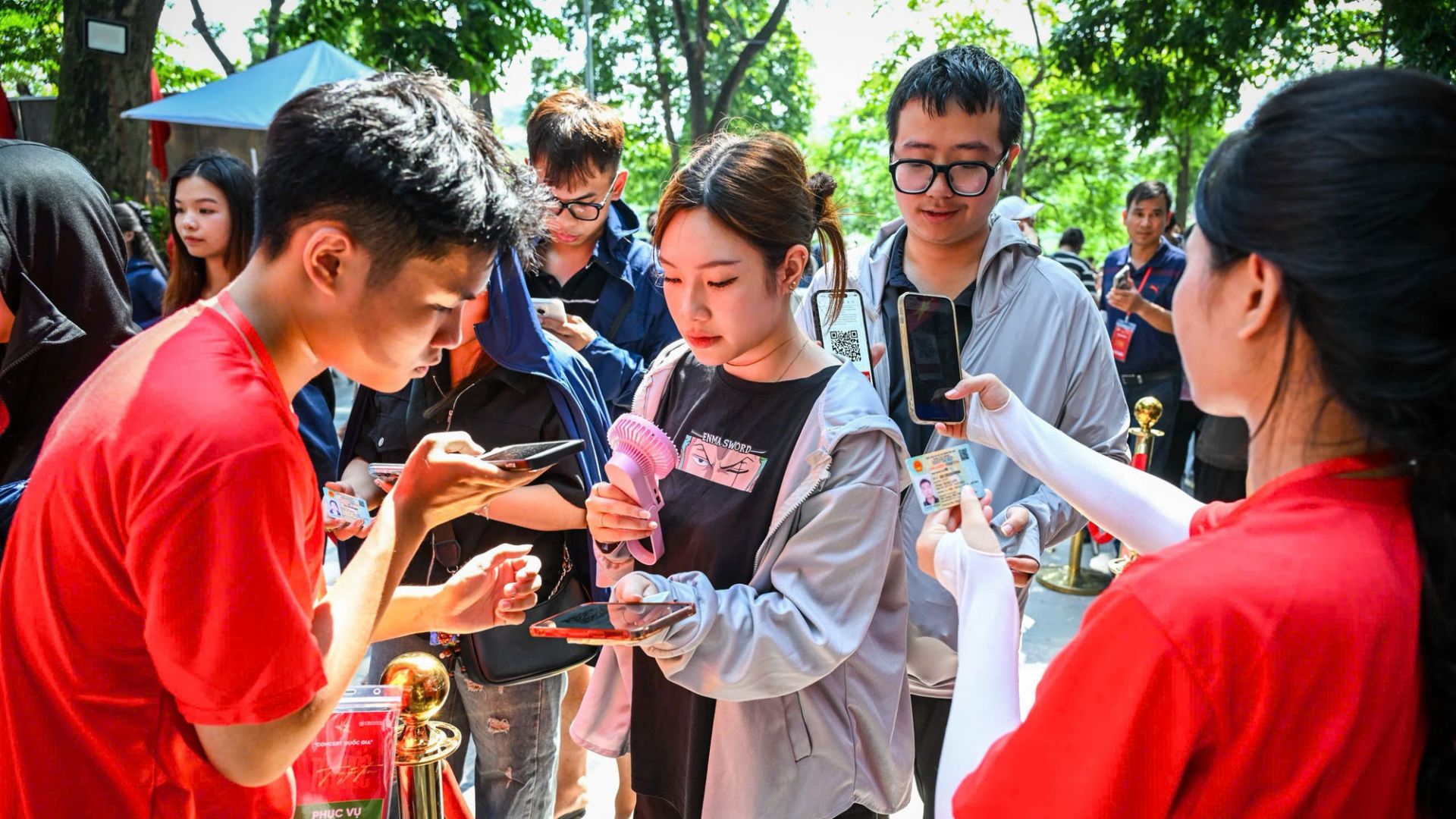 Hôm nay (3/8): Nắng nóng gay gắt tiếp diễn tại miền Bắc và miền Trung