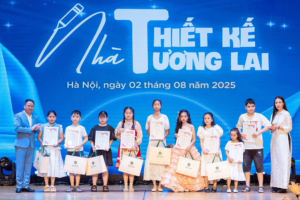 Ban Tổ chức trao giải Thiết kế thân thiện môi trường