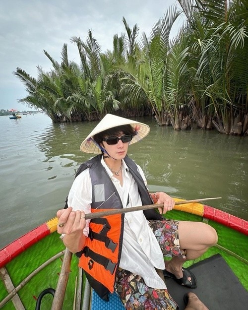Jung Il Woo thích mọi món ăn Việt, đặc biệt bánh xèo, nộm, phở bò. Nam diễn viên có nhiều trải nghiệm ở Việt Nam như tự lái xe máy ở Sa Pa, ngồi thuyền thúng tại Hội An Jung Il Woo thích mọi món ăn Việt, đặc biệt bánh xèo, nộm, phở bò. Nam diễn viên có nhiều trải nghiệm ở Việt Nam như tự lái xe máy ở Sa Pa, ngồi thuyền thúng tại Hội An