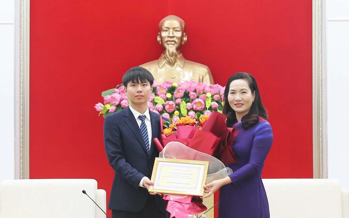 UBND tỉnh Quảng Ninh trao thưởng cho 