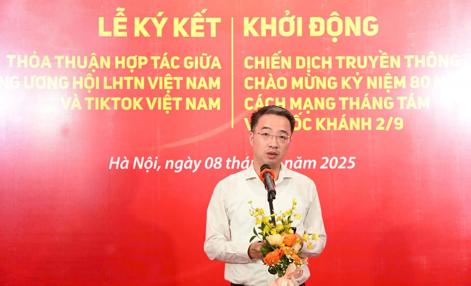 Anh Nguyễn Tường Lâm phát biểu tại buổi lễ