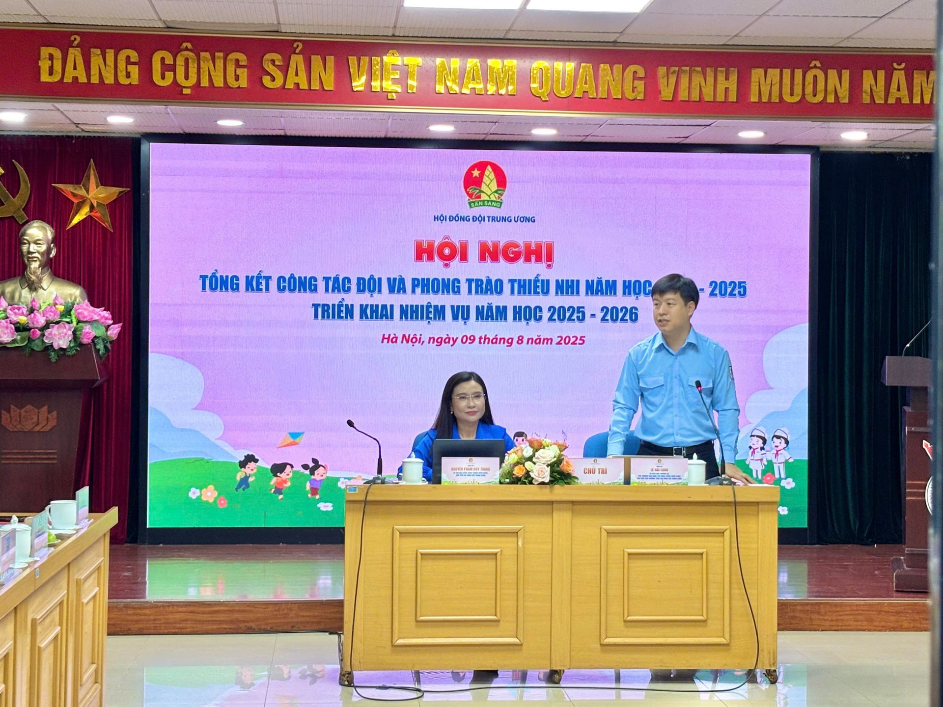 Chị Nguyễn Phạm Duy Trang cùng với anh Lê Hải Long tham gia chủ trì hội nghị Chị Nguyễn Phạm Duy Trang cùng với anh Lê Hải Long tham gia chủ trì hội nghị