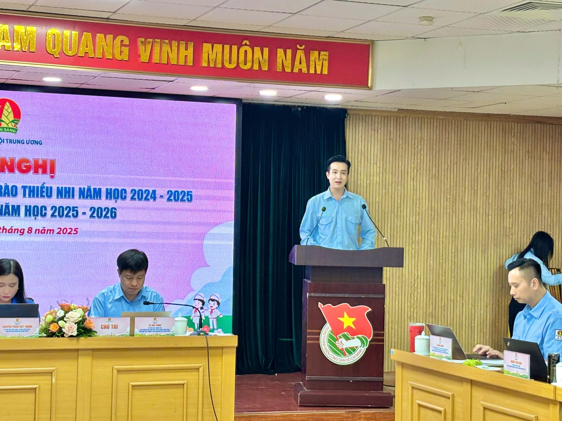 Các đại biểu đóng góp ý kiến tại hội nghị Các đại biểu đóng góp ý kiến tại hội nghị