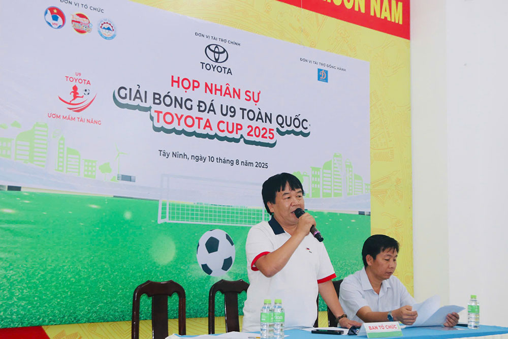 Nhà báo Phan Việt Hùng – Phó Tổng Biên tập Báo Thiếu niên Tiền phong và Nhi đồng - Phó Trưởng Ban Tổ chức giải – phát biểu tại cuộc họp nhân sự Nhà báo Phan Việt Hùng – Phó Tổng Biên tập Báo Thiếu niên Tiền phong và Nhi đồng - Phó Trưởng Ban Tổ chức giải – phát biểu tại cuộc họp nhân sự
