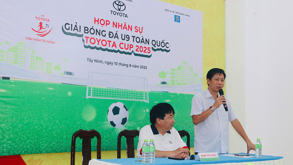 Phó Giám đốc Sở Văn hóa, Thể thao và Du lịch tỉnh Tây Ninh phát biểu chào mừng các đội bóng tham dự giải Phó Giám đốc Sở Văn hóa, Thể thao và Du lịch tỉnh Tây Ninh phát biểu chào mừng các đội bóng tham dự giải
