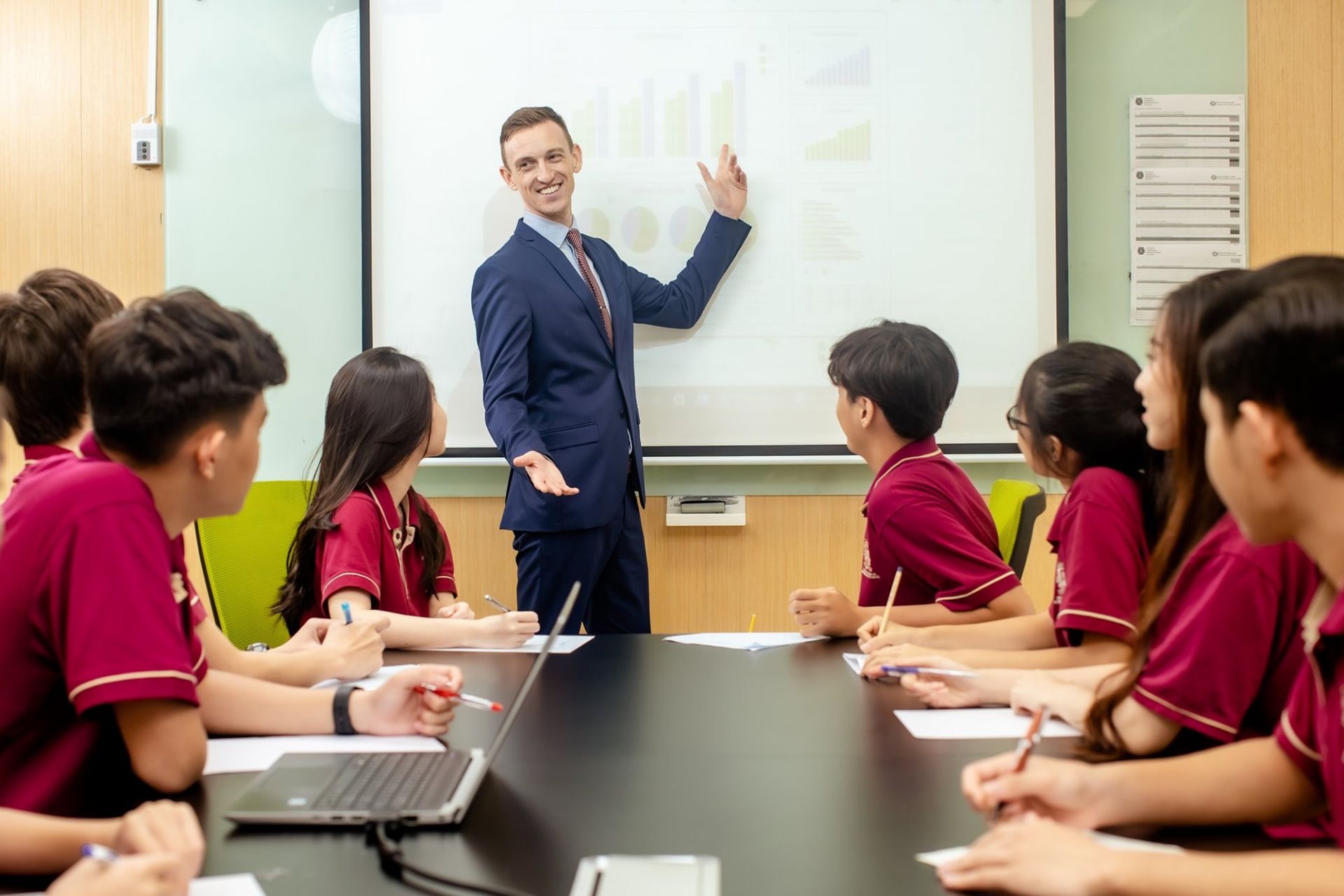 Các trường học có thể áp dụng dạy học bằng ngoại ngữ cho một số môn học từ ngày 25/9 Các trường học có thể áp dụng dạy học bằng ngoại ngữ cho một số môn học từ ngày 25/9