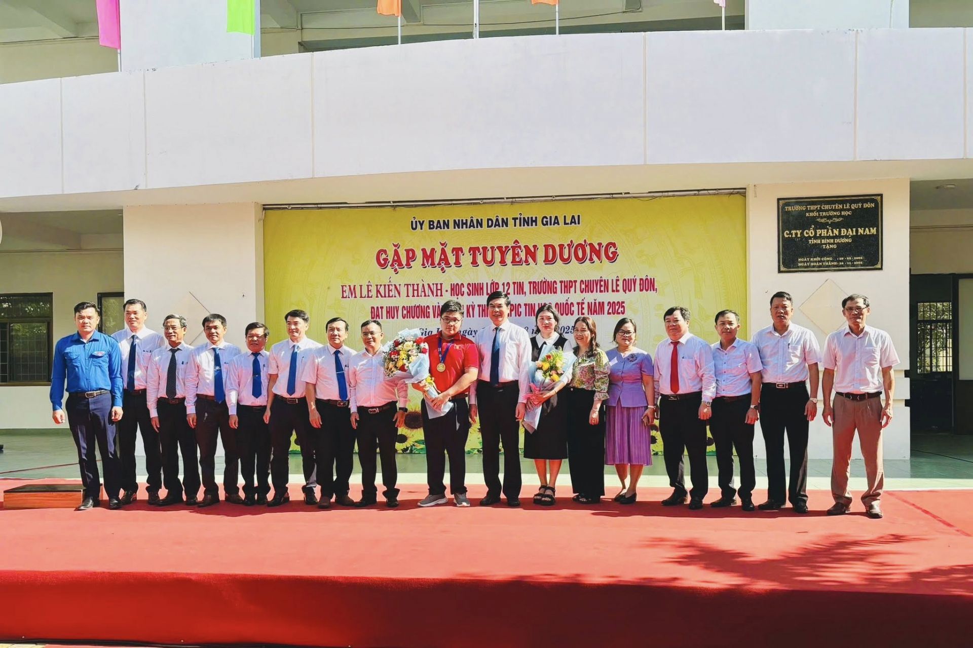 UBND tỉnh Gia Lai trao thưởng cho học sinh
