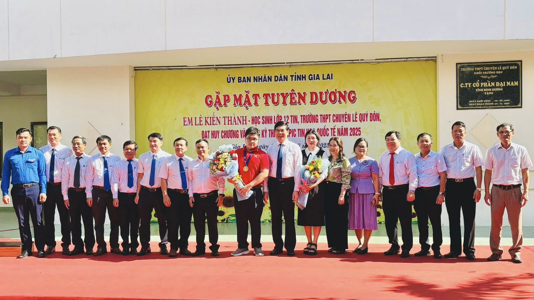 Gia Lai trao thưởng cho học sinh giành HCV Olympic Tin học quốc tế