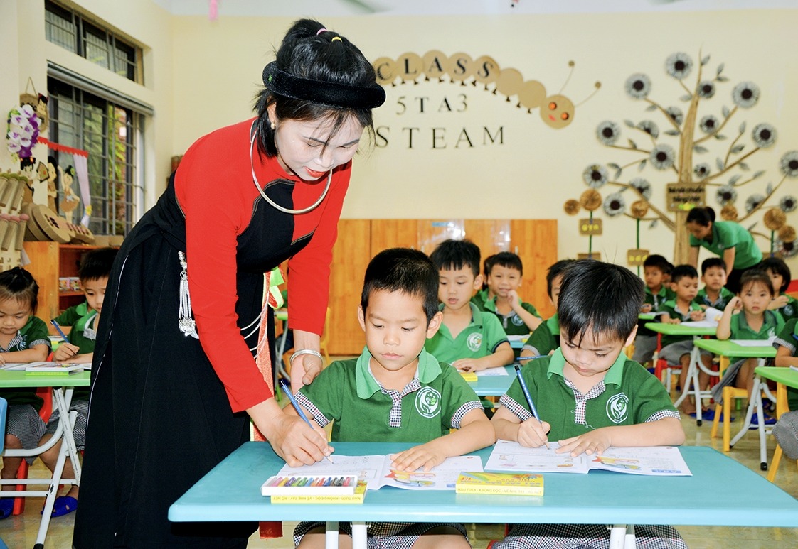 Bộ GD&ĐT đề xuất hỗ trợ cho các trường mầm non vùng đồng bào dân tộc, vùng sâu, vùng xa và biên giới, hải đảo Bộ GD&ĐT đề xuất hỗ trợ cho các trường mầm non vùng đồng bào dân tộc, vùng sâu, vùng xa và biên giới, hải đảo
