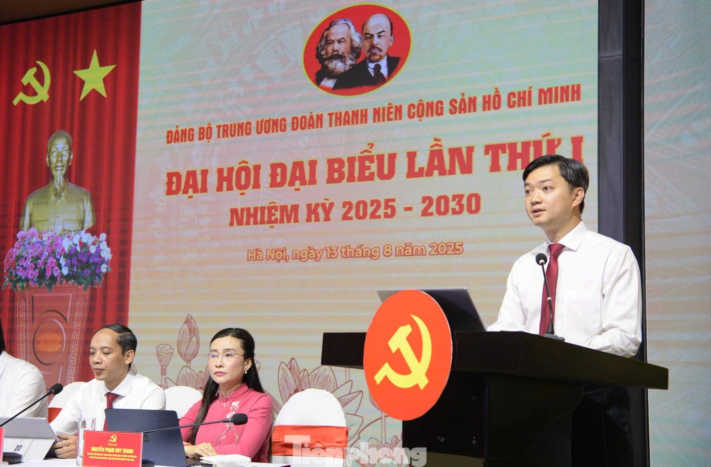 Phó Bí thư thường trực Đảng uỷ T.Ư Đoàn, Bí thư T.Ư Đoàn Nguyễn Minh Triết trình bày tóm tắt báo cáo chính trị trình Đại hội