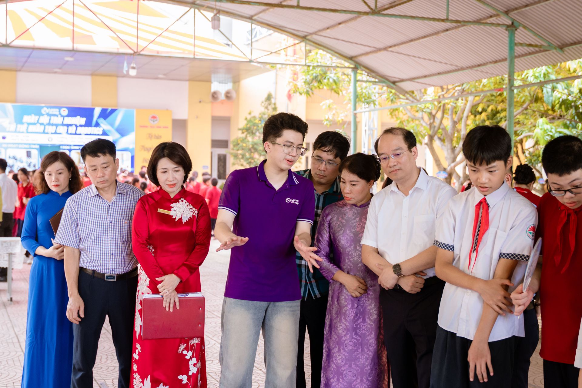 Sân trường Vĩnh Hưng “khoác áo mới” với không gian công nghệ mở rộn ràng Sân trường Vĩnh Hưng “khoác áo mới” với không gian công nghệ mở rộn ràng