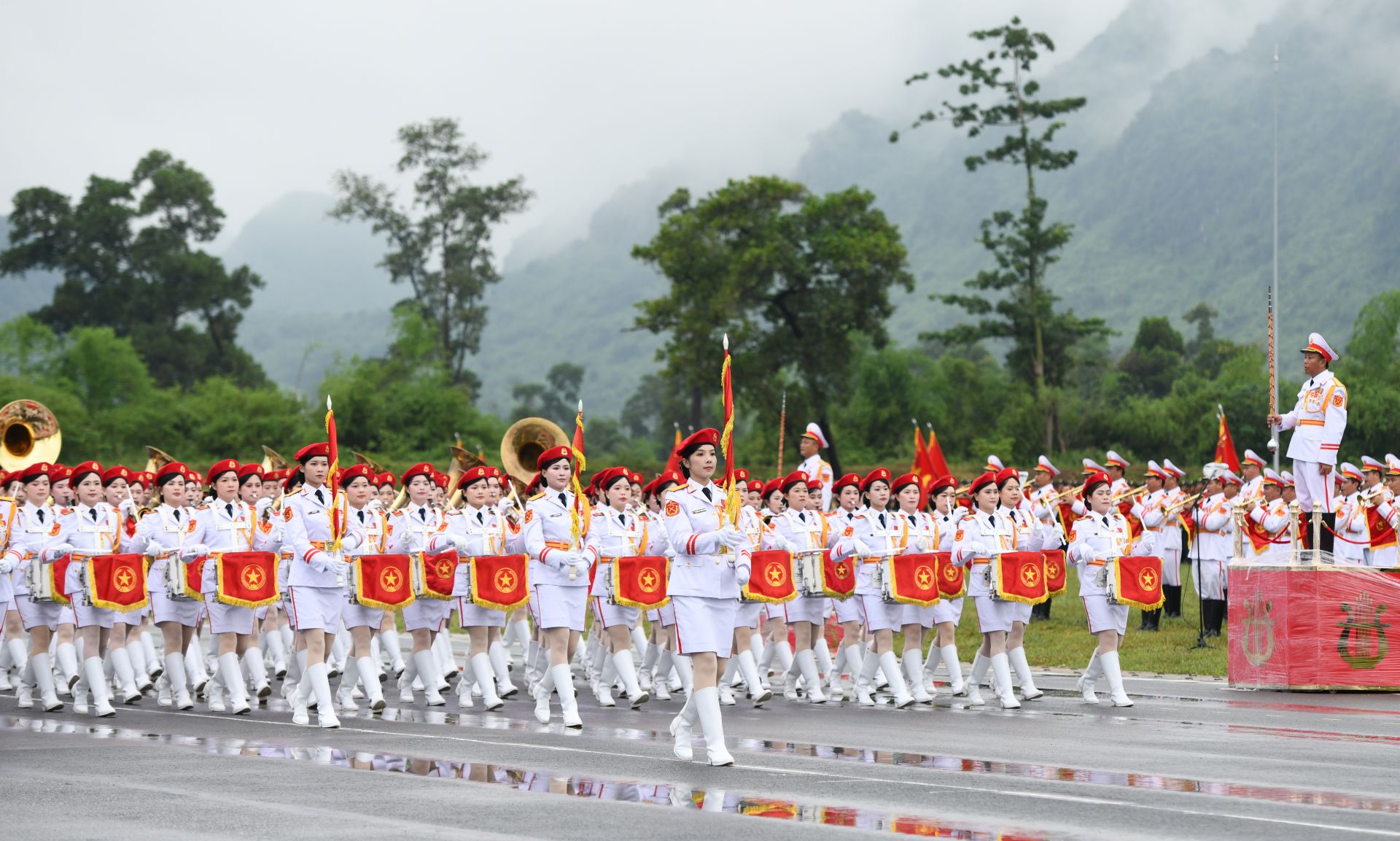 Các khối tham gia luyện tập diễu binh, diễu hành. 