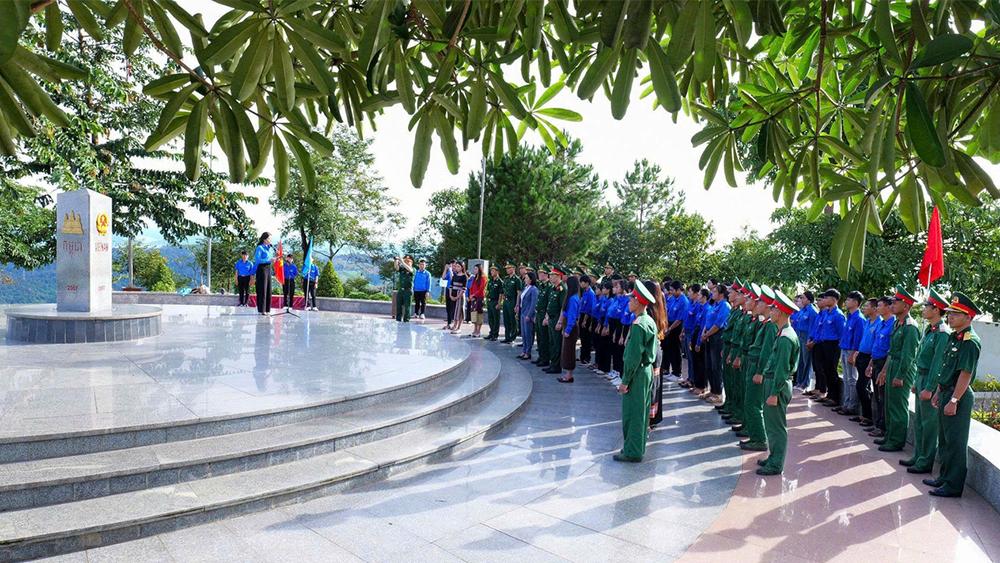 Lễ chào cờ "Tôi yêu Tổ quốc tôi" được tổ chức tại xã Bờ Y (tỉnh Quảng Ngãi) Lễ chào cờ "Tôi yêu Tổ quốc tôi" được tổ chức tại xã Bờ Y (tỉnh Quảng Ngãi)