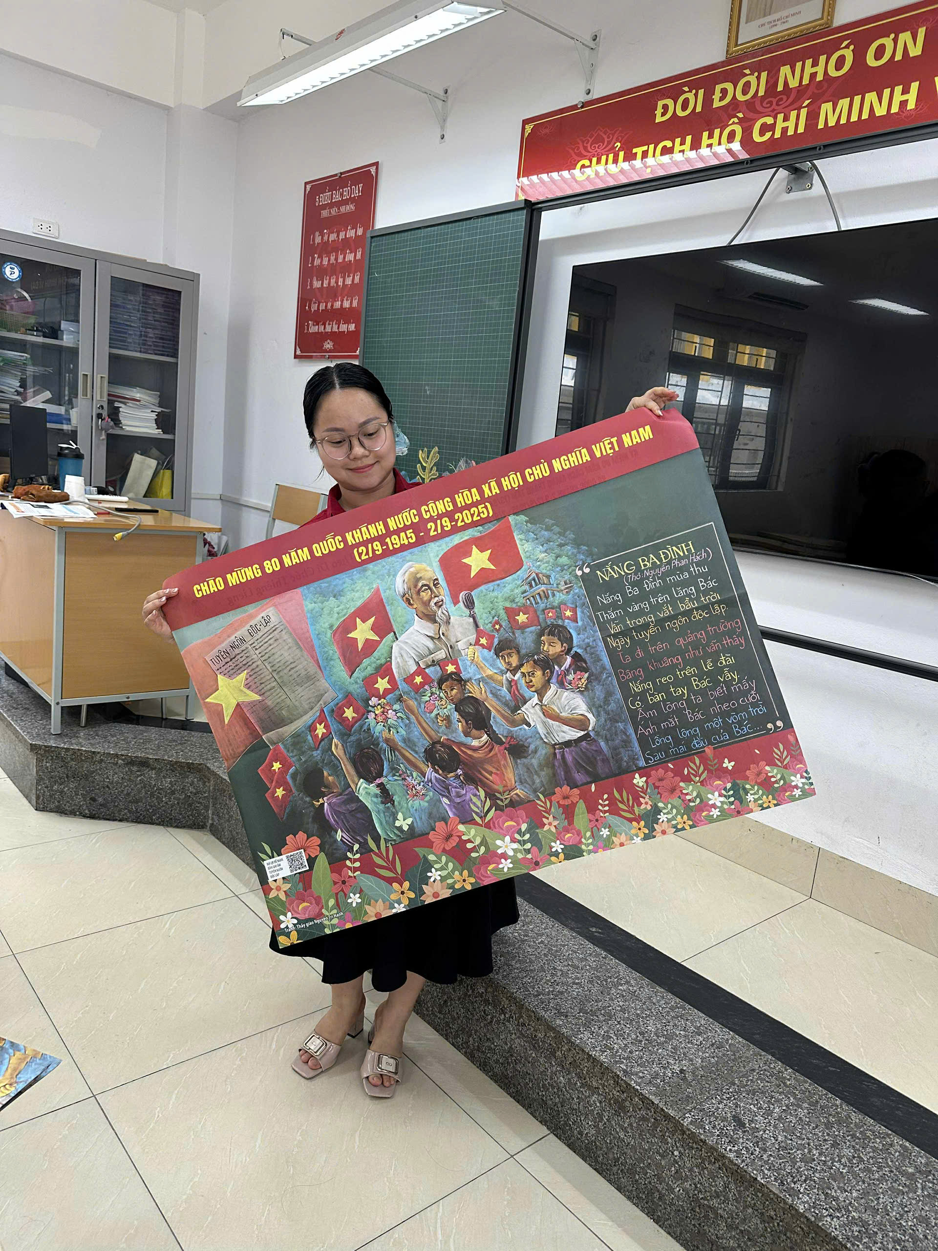 Phụ bản trở thành điểm nhấn trang trọng trong không gian học đường.