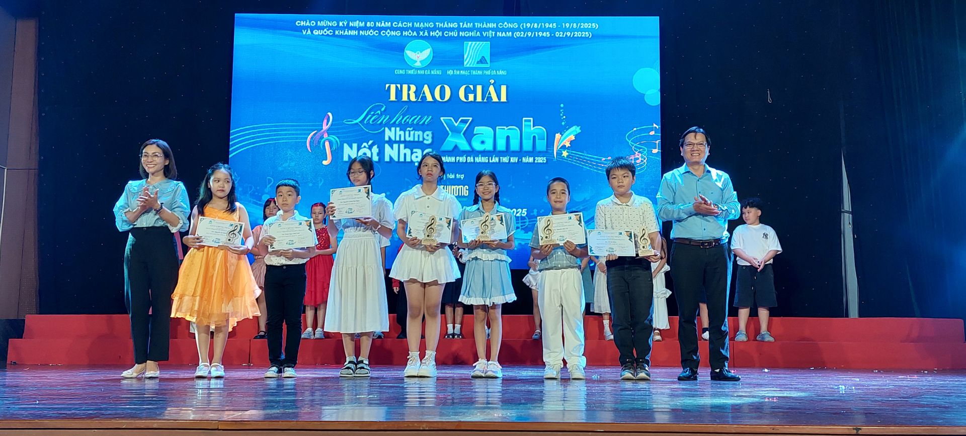 Cung thiếu nhi TP. Đà Nẵng khen thưởng các bạn thiếu nhi Cung thiếu nhi TP. Đà Nẵng khen thưởng các bạn thiếu nhi