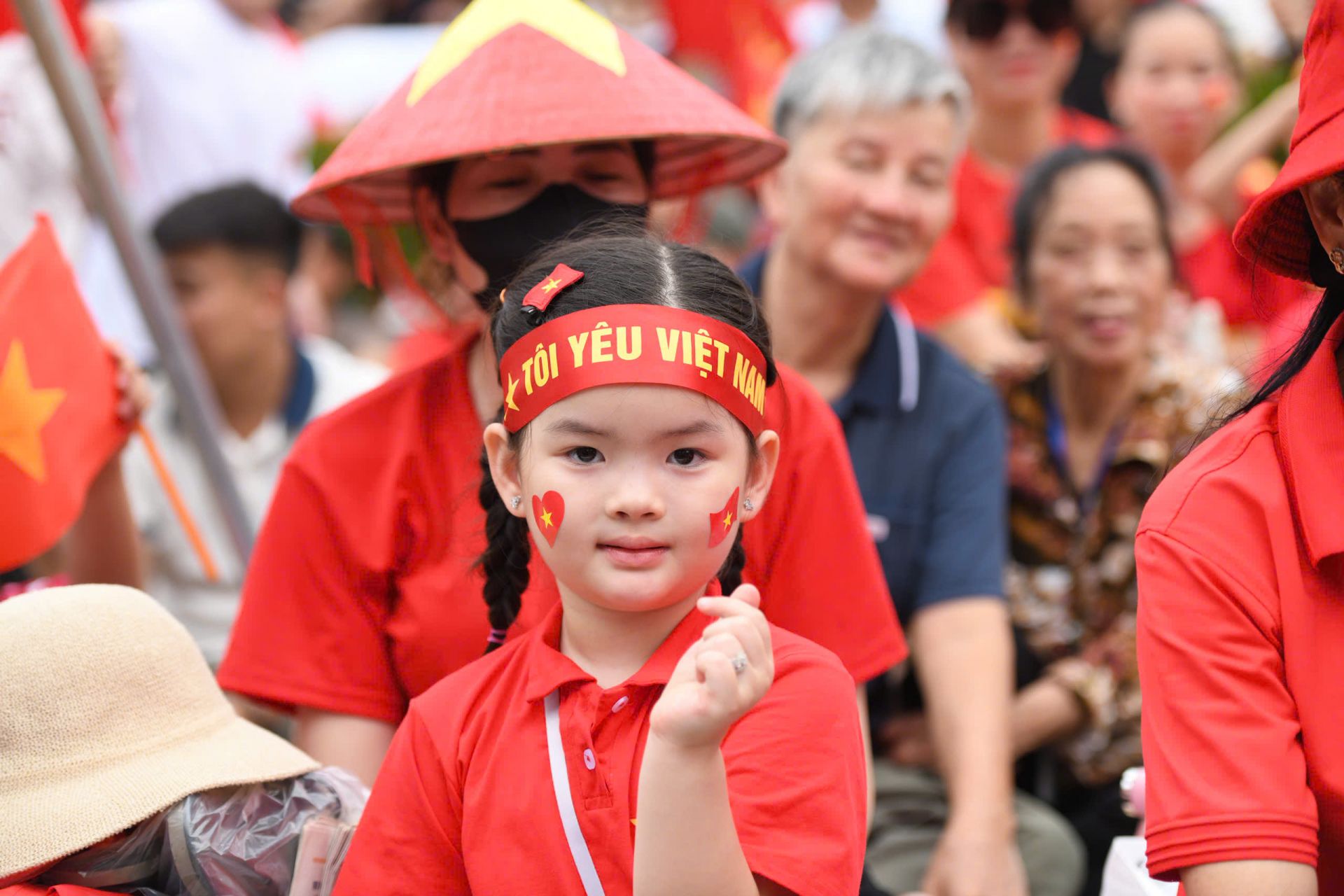 Không ít các em thiếu nhi được cha mẹ đưa đi xem lễ tổng hợp luyện lần đầu tiên ở Quảng trường Ba Đình.