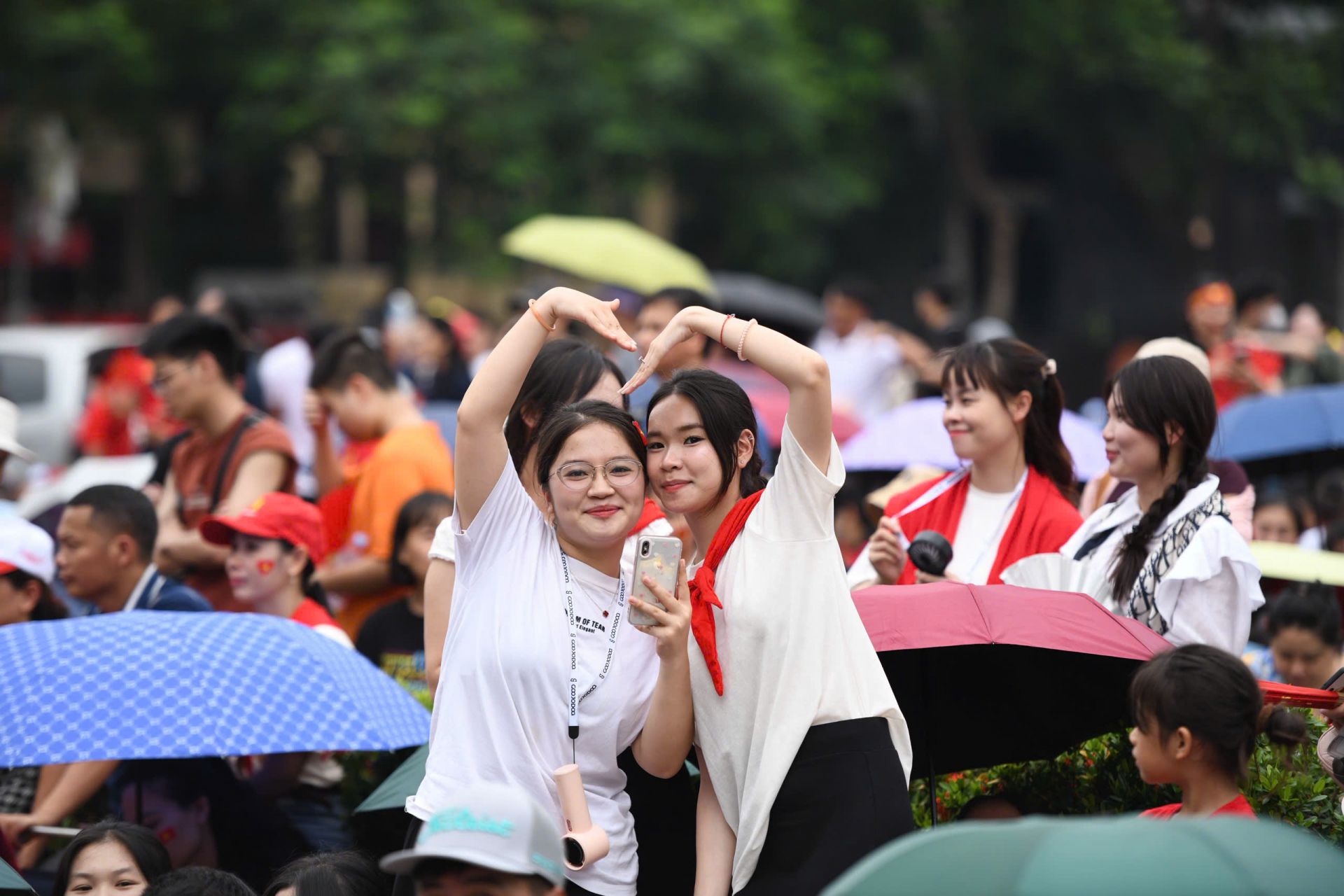 Thể hiện tình yêu với quê hương, đất nước.