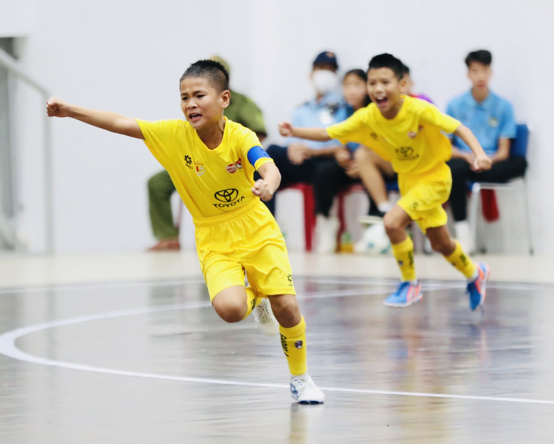 Niềm vui chiến thắng của các cầu thủ U9 CLB Hà Nội.