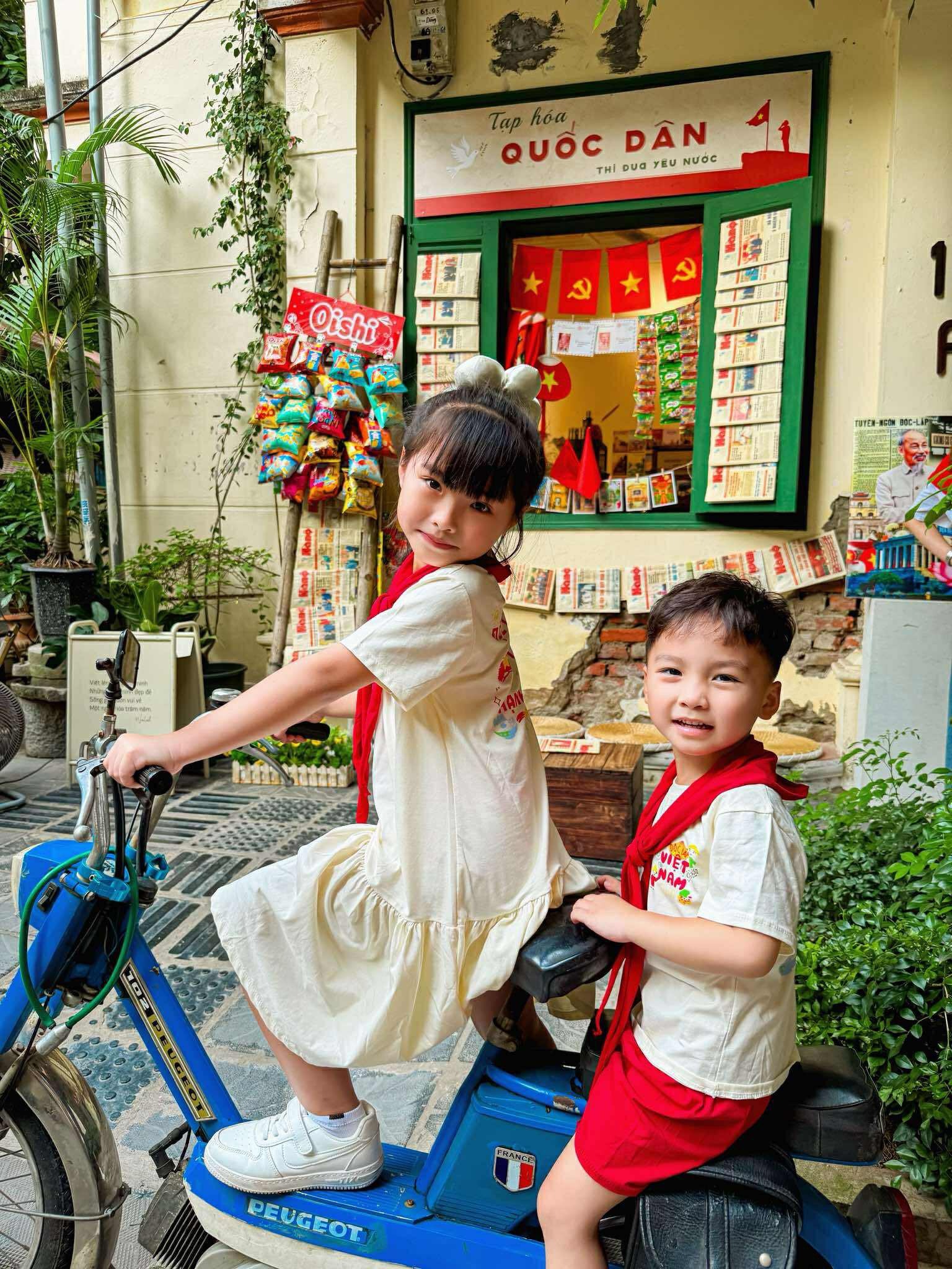 Không ít phụ huynh đã đưa con đến quán