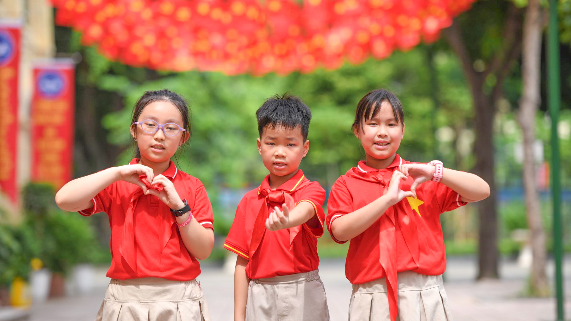 Từ trái sang: bạn Nguyễn Trúc Linh, Vũ Đình An Huy và Hoàng Thảo Uyên.