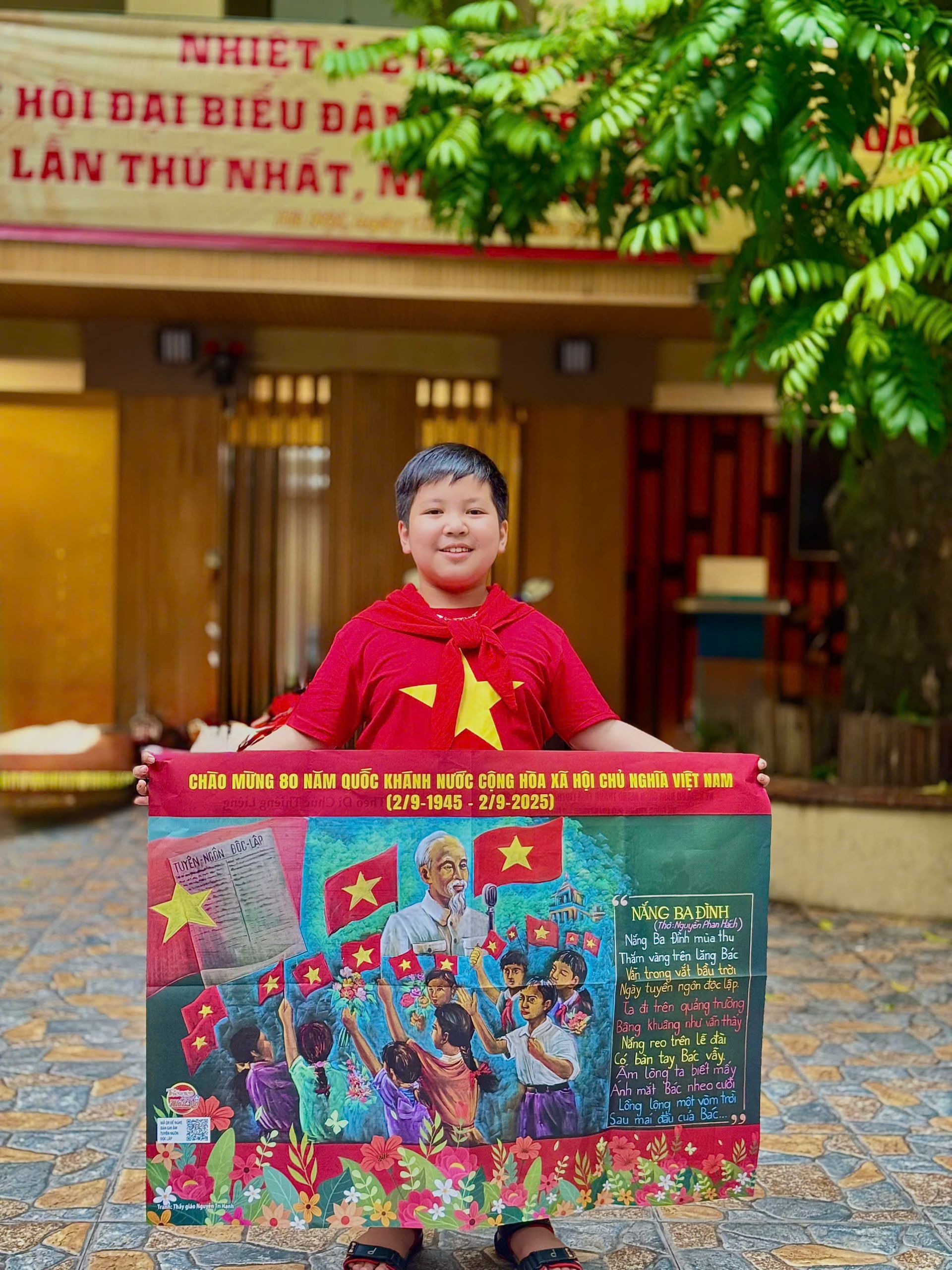 Độc giả nhí đến tòa soạn Báo TNTP&NĐ check-in.