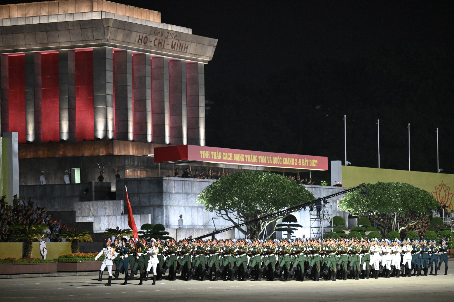 Khối danh dự ba Quân chủng.