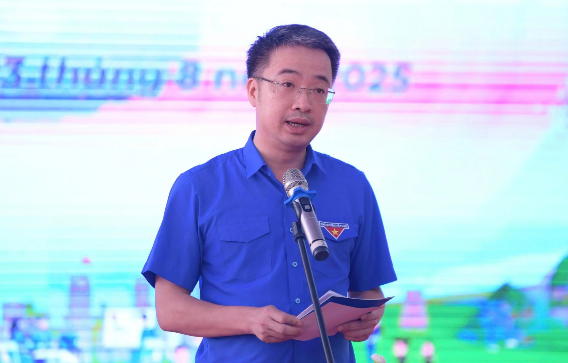 Anh Nguyễn Tường Lâm phát biểu tại chương trình Anh Nguyễn Tường Lâm phát biểu tại chương trình
