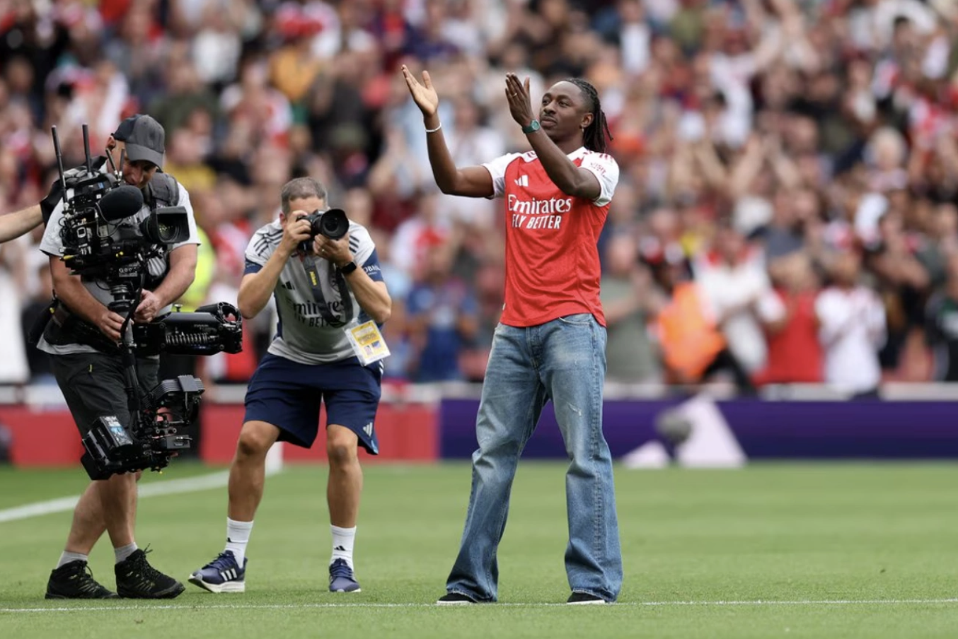 Eze ra mắt trước trận Arsenal thắng Leeds 5-0 Eze ra mắt trước trận Arsenal thắng Leeds 5-0