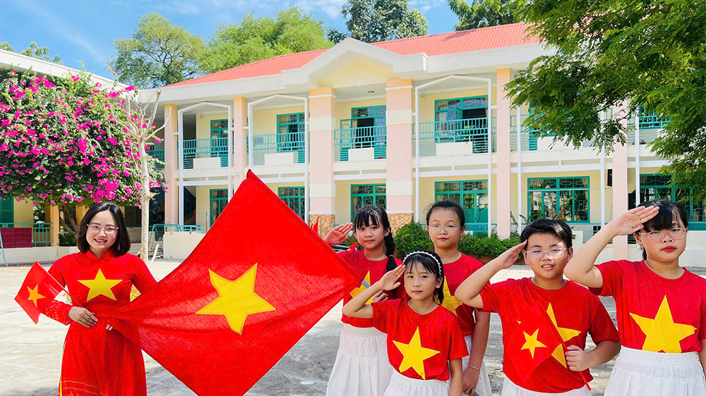 Các bạn đội viên trong sắc áo cờ đỏ sao vàng, hình ảnh đẹp của lớp măng non đất nước.