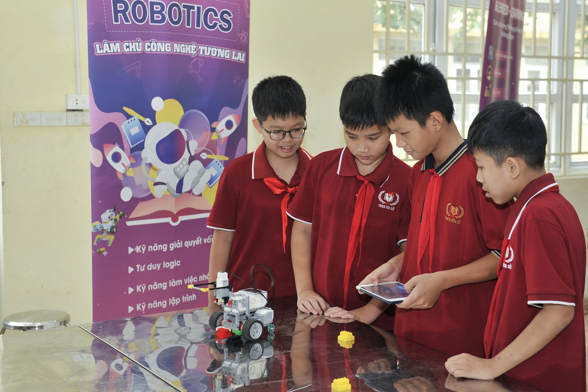 Học sinh trường THCS Yên Sở rạng rỡ trong ngày hội sáng tạo. Học sinh trường THCS Yên Sở rạng rỡ trong ngày hội sáng tạo.