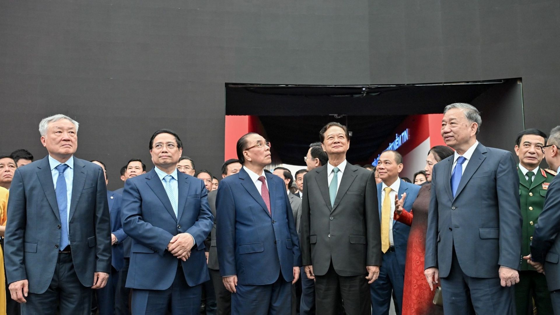 Lãnh đạo, nguyên lãnh đạo Đảng, Nhà nước tham quan triển lãm. Lãnh đạo, nguyên lãnh đạo Đảng, Nhà nước tham quan triển lãm.