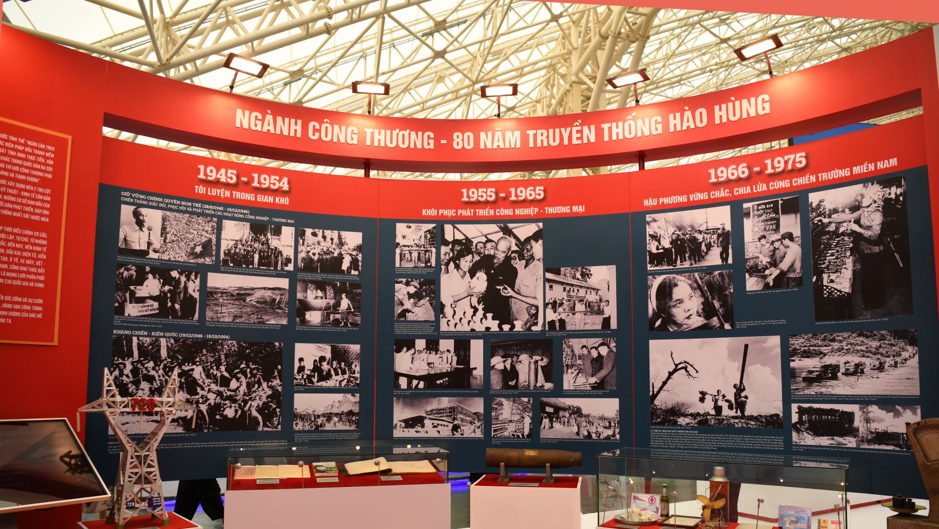 Triển lãm trưng bày thành tựu của các Bộ, ngành trong 80 năm qua.