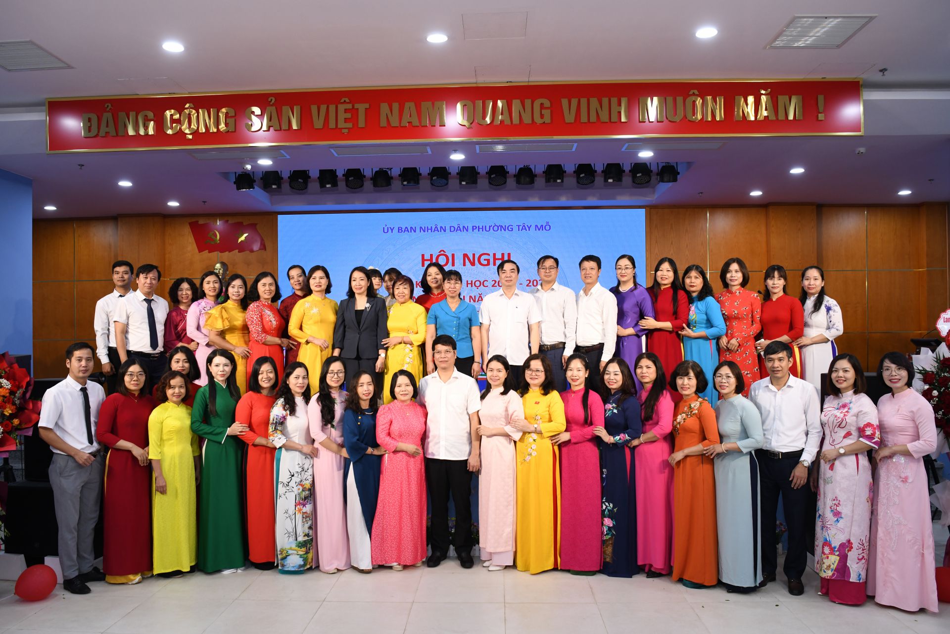 Các đại biểu tham dự hội nghị.