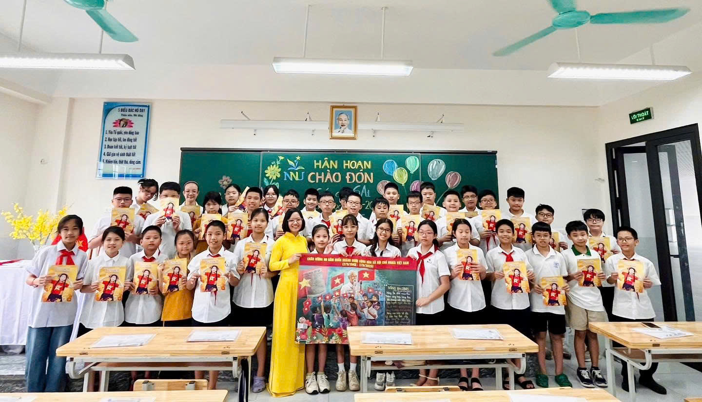 Cô và trò trường Tiểu học Trung Yên Cô và trò trường Tiểu học Trung Yên