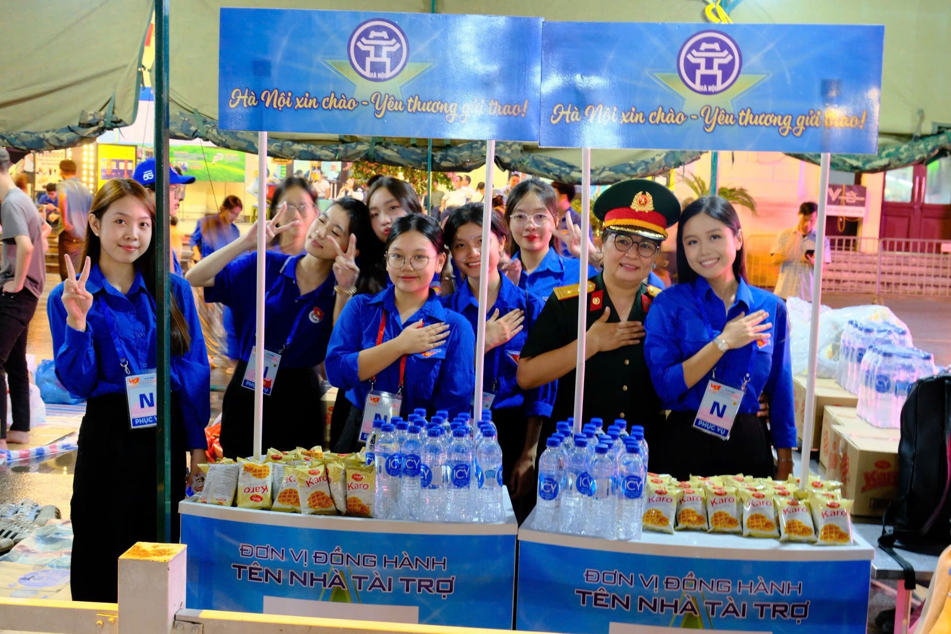 Theo Thành đoàn Hà Nội, hướng tới đại lễ 2/9, 8.800 đoàn viên, thanh niên thủ đô đã xuất quân hỗ trợ người dân. Theo Thành đoàn Hà Nội, hướng tới đại lễ 2/9, 8.800 đoàn viên, thanh niên thủ đô đã xuất quân hỗ trợ người dân.