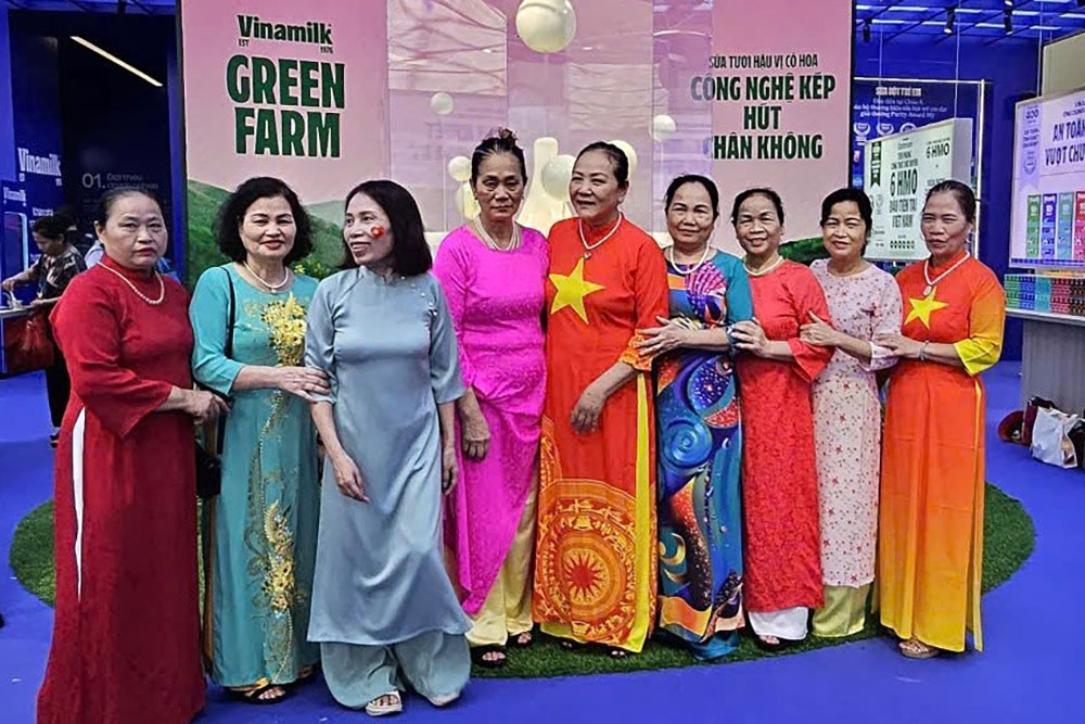 Không gian triển lãm của Vinamilk còn có nhiều góc check – in cho khách tham quan.