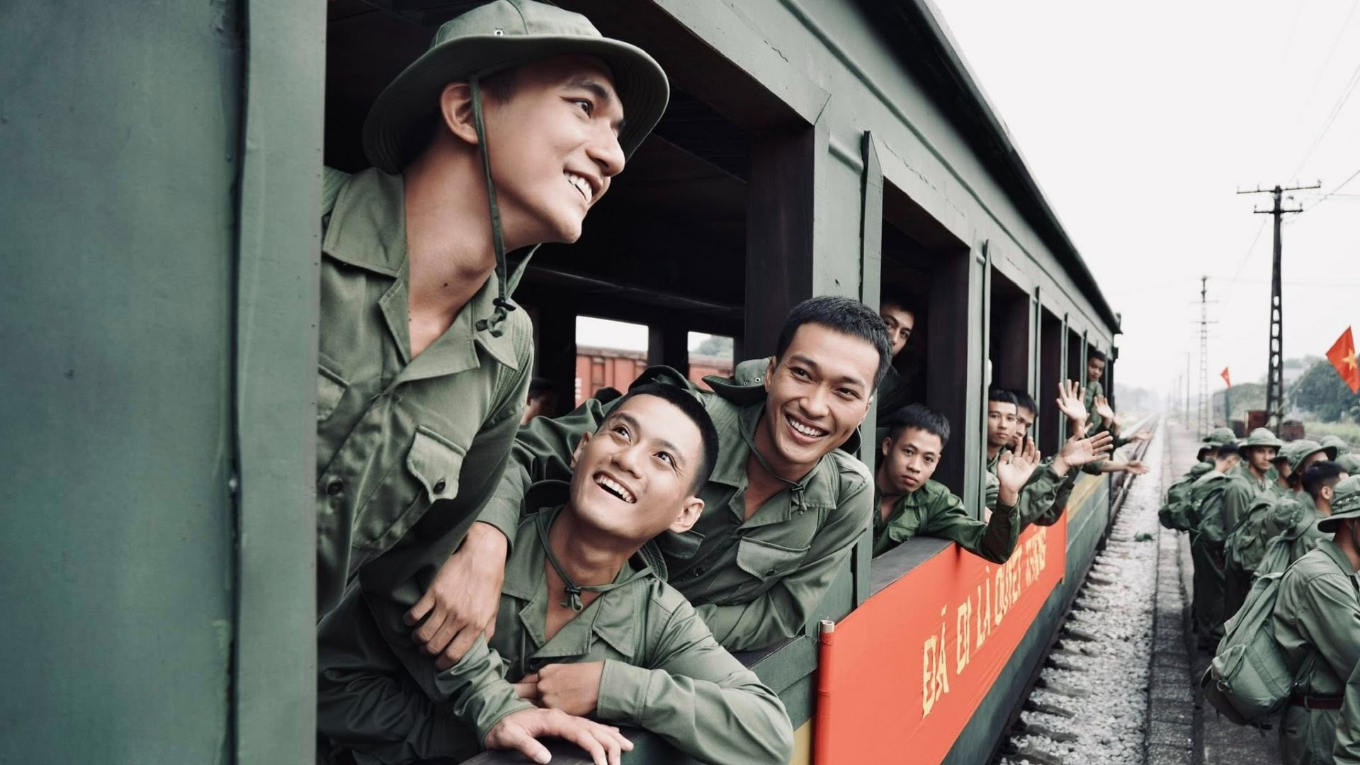 "Mưa đỏ" có doanh thu 400 tỷ đồng, phá nhiều kỷ lục