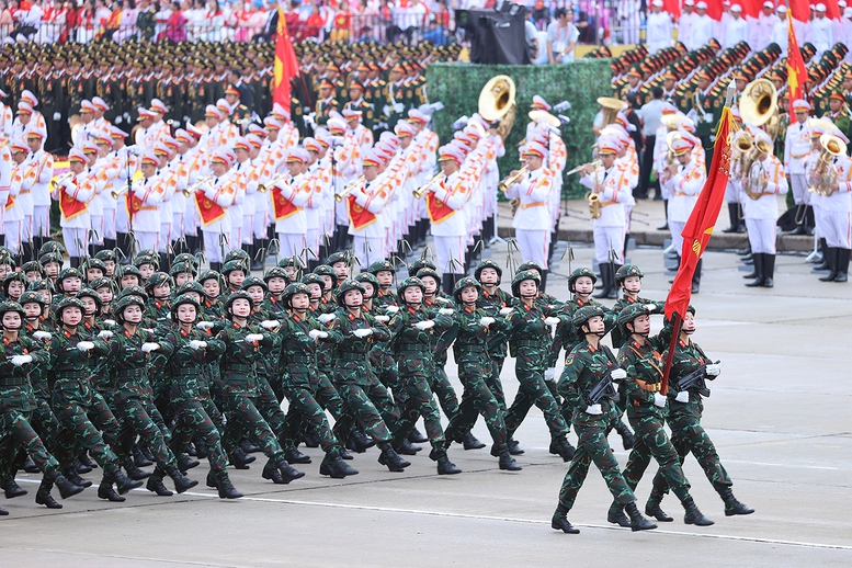 Khối nữ chiến sĩ Thông tin.