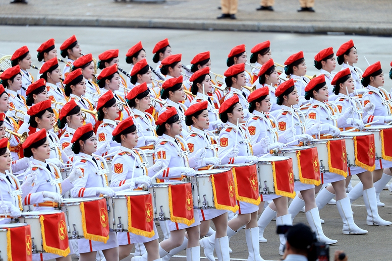 Khối Nữ quân nhạc.