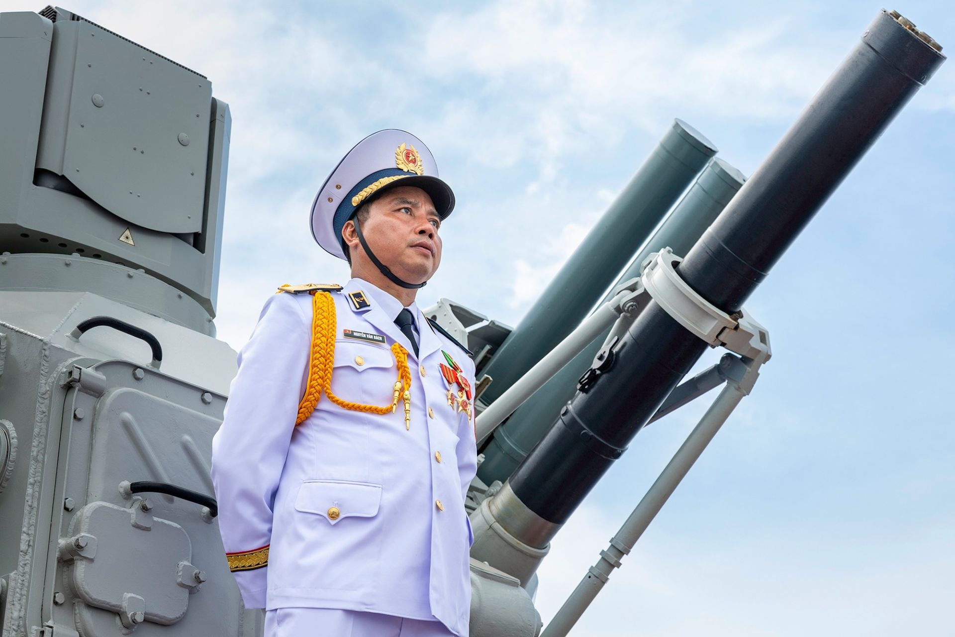 Chuẩn Đô đốc Nguyễn Văn Bách, Phó Tư lệnh, Tham mưu trưởng Quân chủng Hải quân, Chỉ huy các lực lượng diễu binh trên biển.