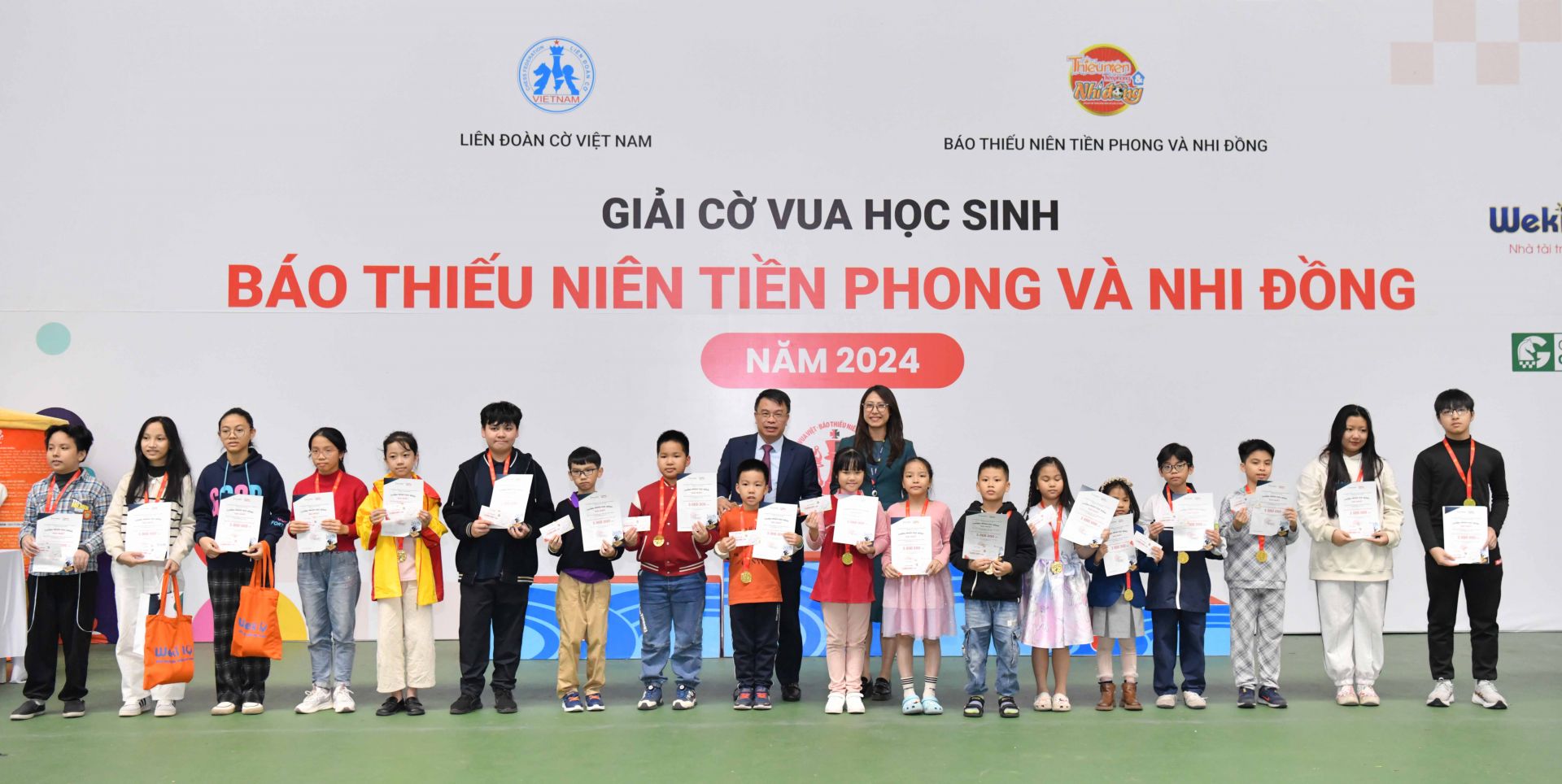 Giải Cờ vua Học sinh Báo Thiếu niên Tiền phong và Nhi đồng 2024 tại Hà Nội quy tụ gần 2000 kỳ thủ nhí tham gia. Giải Cờ vua Học sinh Báo Thiếu niên Tiền phong và Nhi đồng 2024 tại Hà Nội quy tụ gần 2000 kỳ thủ nhí tham gia.
