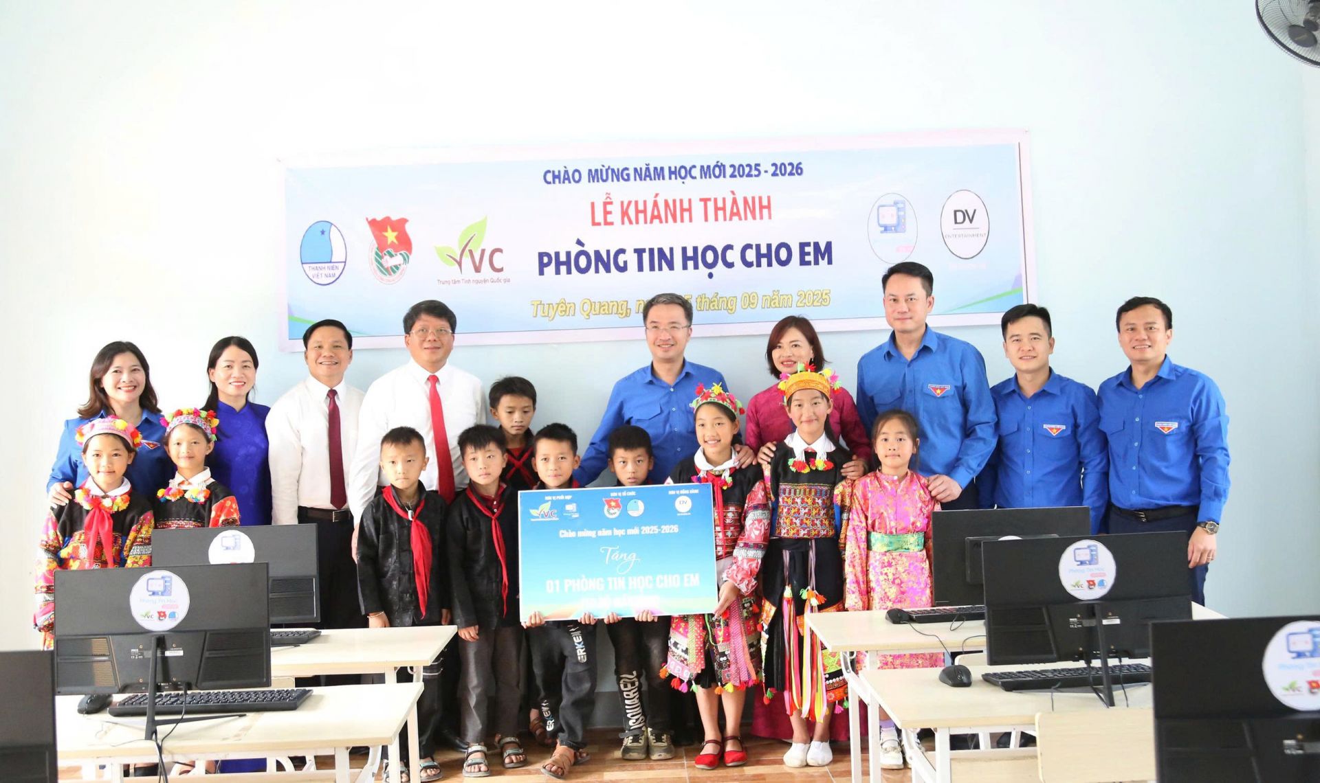 T.Ư Đoàn, Hội LHTN Việt Nam trao những phần quà ý nghĩa đến trường 
