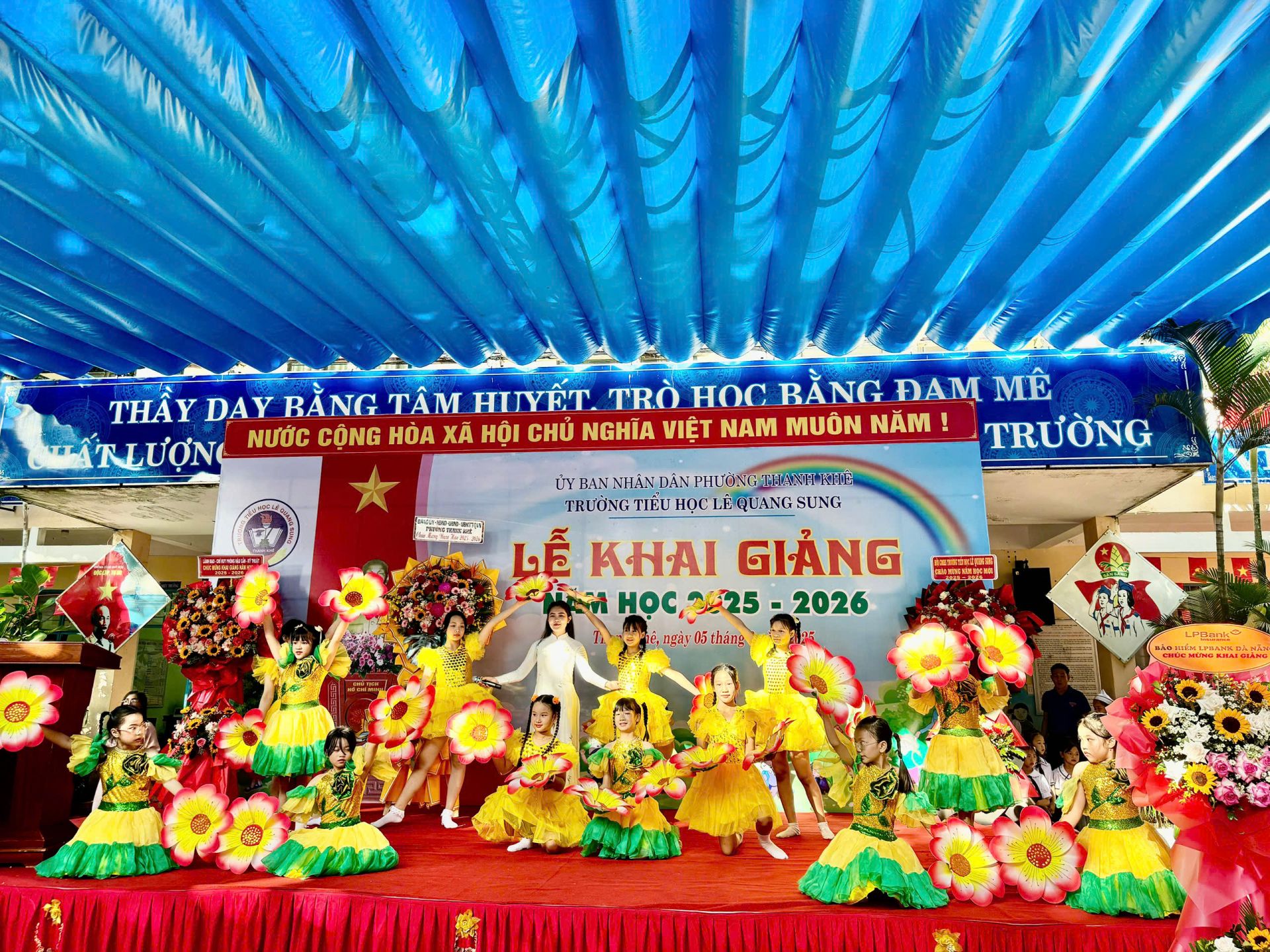 Hát múa mừng năm học mới, Trường TH Lê Quảng Sung, Phường Thành Khê, Đà Nẵng.